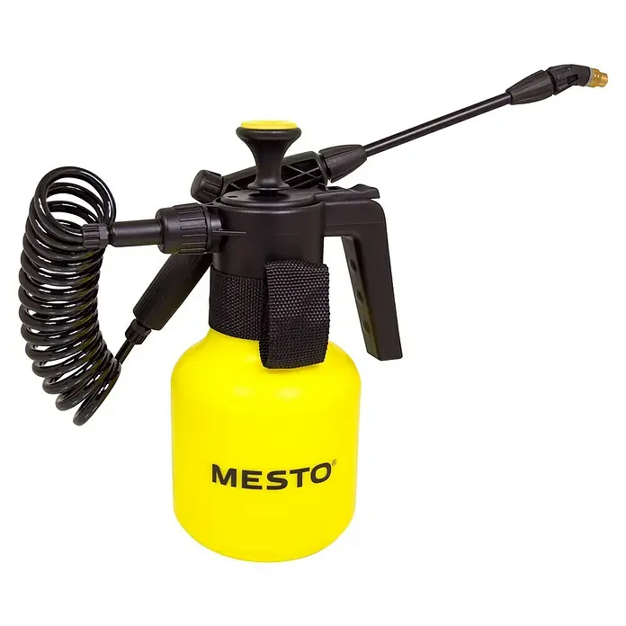 Mesto Drucksprühgerät Belt Held - Kunststoff - Gelbe Mesto-Drucksprühflasche mit schwarzem Sprühkopf und Schlauch. Ideal für Gartenarbeit und Pflanzenschutz mit verstellbarer Düse.