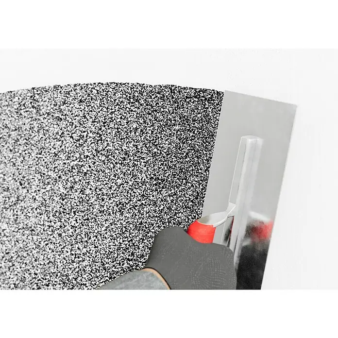 Probau WDVS-Buntsteinputz - Weiß/Schwarz, 25 kg - Auftragen einer dekorativen Putzbeschichtung mit einer Glättkelle. Das Werkzeug ist für ein gleichmäßiges Auftragen unerlässlich.