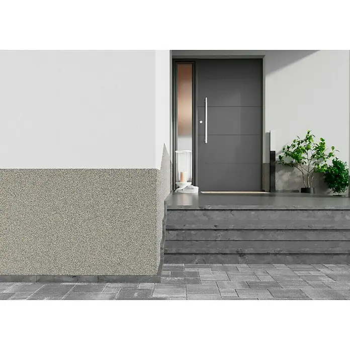 swingcolor Buntsteinputz - Korngröße: 2 - 3 mm, 20 kg, Nr. 51 - Nahaufnahme einer modernen Haustür mit seitlichem Glaseinsatz und einem Pflanzgefäß auf der Treppe.