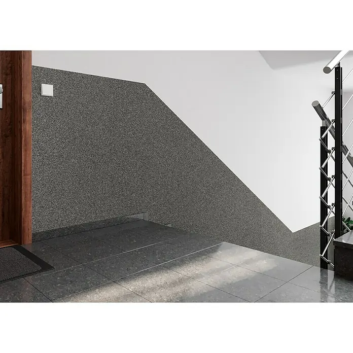 swingcolor Buntsteinputz - Korngröße: 2 - 3 mm, 20 kg, Nr. 53 - Aufnahme einer modernen Treppe mit grauer Wandstruktur und Edelstahlgeländer, die ein elegantes und zeitgemäßes Design zeigt.