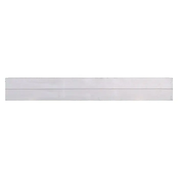 Beckers Betonzaun Zaunelement Prestige Glatt Motiv - 184 x 26 cm, Beton, Betongrau - Das Bild zeigt eine weiße, horizontale Wandverkleidung mit einer markanten Trennlinie in der Mitte, ideal für moderne Innenräume.