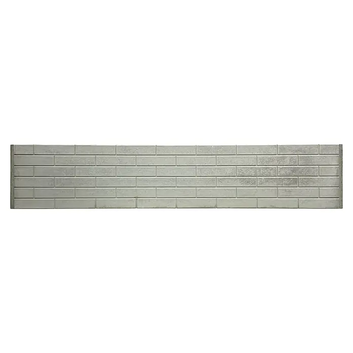 Beckers Betonzaun Zaunelement Standard Stein glatt - 200 x 38,5 cm, Beton, Betongrau - Nahaufnahme einer Wandverkleidung mit Ziegelmuster, die eine strukturierte Oberfläche und ein modernes Aussehen zeigt.