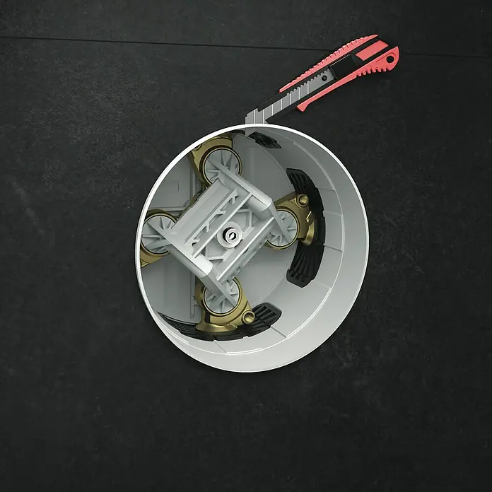 Ideal Standard Unterputzsystem Easy-Box - Einbautiefe: 73 mm - 95 mm - Draufsicht auf einen Deckenventilator mit einem Cuttermesser daneben, ideal für komfortable Kühlung und präzises Schneiden.