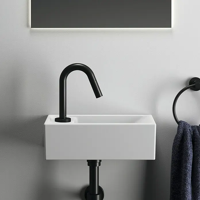 Ideal Standard Waschtisch-Siphon - 1 ¼″, Pulverbeschichtet, Schwarz - Moderne Badarmatur mit einem eleganten schwarzen Wasserhahn und einem minimalistischen, weißen Waschbecken.