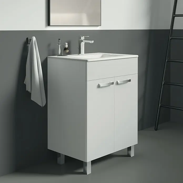Ideal Standard Eurovit Badmöbel-Set - Gesamtbreite Badmöbel: 61 cm, Weiß, Glänzend - Ein moderner Waschbeckenunterschrank in Weiß mit stilvollen Griffen und Chromfüßen. Perfekt für jedes Badezimmer.