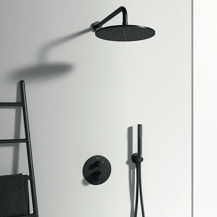 Ideal Standard Ceratherm UP-Thermostatarmatur T100 -  - Wandmontierte, mattschwarze Regendusche mit Handbrause und Thermostatarmatur für ein modernes Badezimmerdesign.