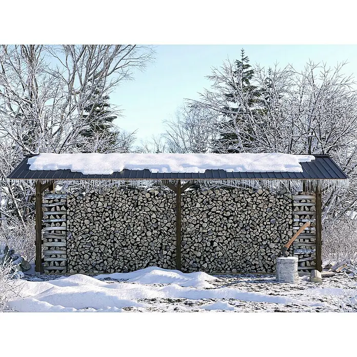 Metdach Dachblech Schwallblech - 350 cm x 90,6 cm x 0,4 mm, Camouflage - Ein überdachter Holzstapel im Schnee, bereit für den Winter. Eine Axt steckt in einem Hackklotz, bereit zum Holzhacken.