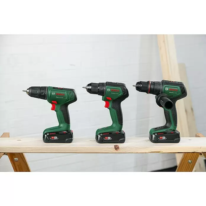 Bosch Power for All 18V Taladro atornillador de batería AdvancedDrill 18V-80 - 18 V, Sin batería, 78 Nm - Tres taladros inalámbricos Bosch verdes y negros con baterías, alineados sobre una superficie de madera.