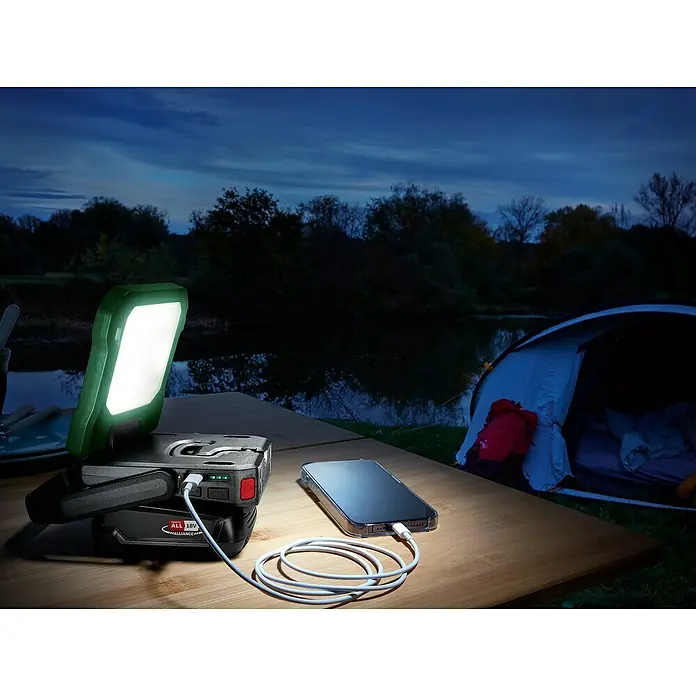 Bosch Power for All 18V Akku-Lampe Easy SpotLight 18V-400 - 18 V, Ohne Akku, 3 Helligkeitsstufen - ALL 18V Akku-Arbeitsleuchte mit USB-Anschlüssen, die ein Smartphone und eine Lampe mit Strom versorgt, ideal für Camping und Outdoor-Aktivitäten.