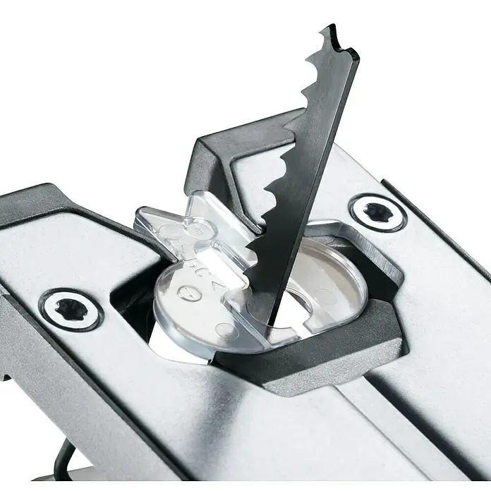 Bosch Power for All 18V Akku-Stichsäge Advanced Saw 18V-140 - 18 V, Ohne Akku, Leerlaufhubzahl: 3.000 /min - Detailaufnahme einer Stichsäge mit eingesetztem Sägeblatt.