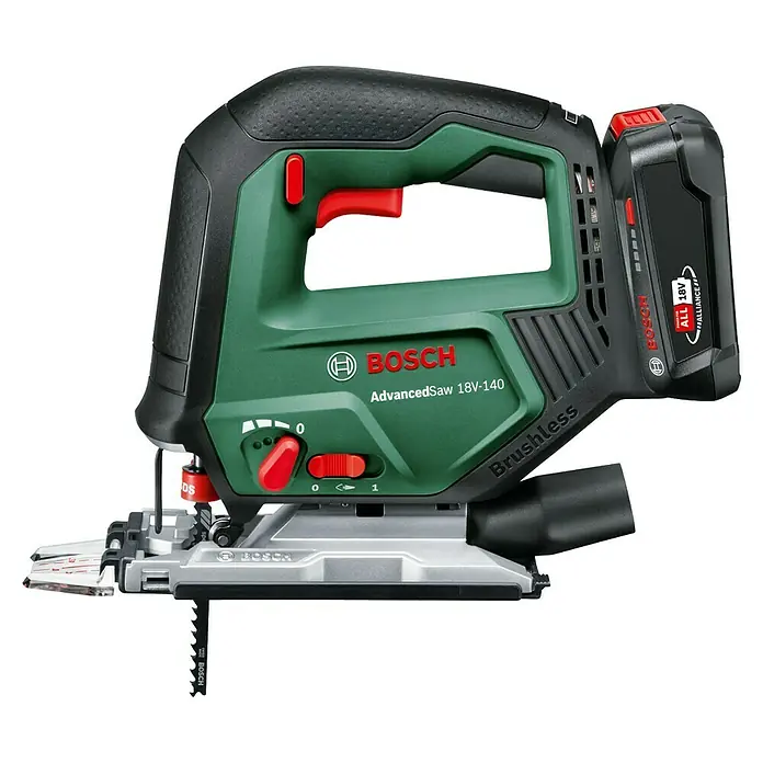 Bosch Power for All 18V Akku-Stichsäge Advanced Saw 18V-140 - 18 V, Ohne Akku, Leerlaufhubzahl: 3.000 /min - Das Bild zeigt eine Bosch AdvancedSaw 18V-140 Akku-Stichsäge mit grünem Gehäuse und rotem Auslöser, die für präzise Schnitte ausgelegt ist.