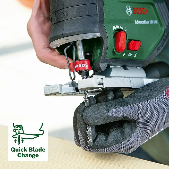Bosch Power for All 18V Akku-Stichsäge Advanced Saw 18V-140 - 18 V, Ohne Akku, Leerlaufhubzahl: 3.000 /min - Nahaufnahme einer Bosch AdvancedSaw 18V-140 Stichsäge mit Schnellwechsel-Sägeblatt, ideal für präzise Holzarbeiten.