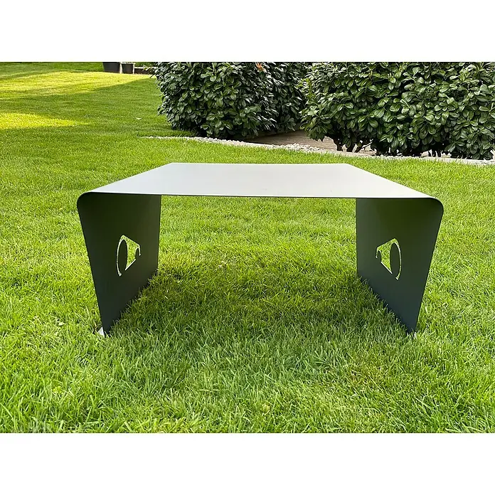 Gagi Mähroboter-Garage DX51D+Z - Schwarz, Ausgewählte Bosch Indego Modelle, ausgewählte Gardena Modelle (bis 65 cm Länge) & weitere frontal einfahrende Modelle anderer Marken - Dieser schicke, moderne Couchtisch in Anthrazit ist ideal für den Außenbereich und wertet jeden Garten auf. Die geschwungene Form und die Aussparungen machen ihn besonders.