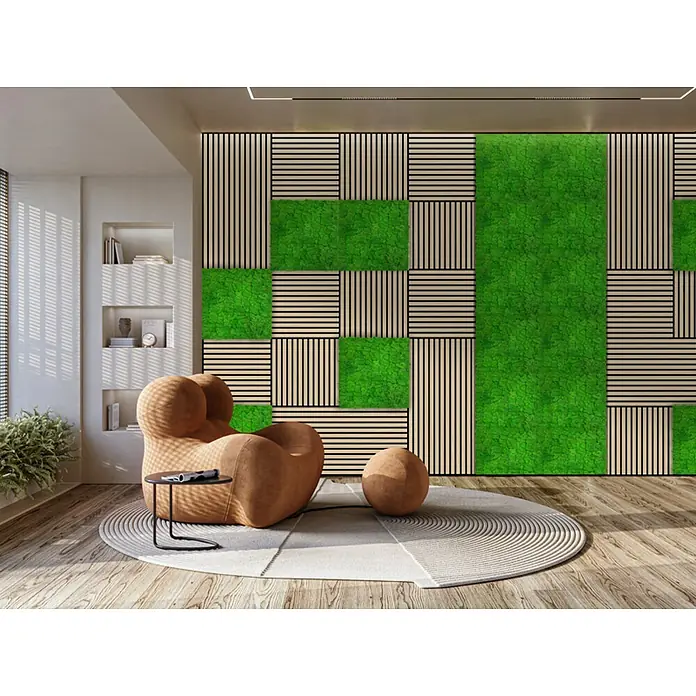 Jangal Wandpaneel Modular Wall Moos - Rich Green, 520 x 520 x 30 mm - Innenraum mit einer Akustikwand mit Holzlatten und Moos-Paneelen, die ein modernes und natürliches Design erzeugen.