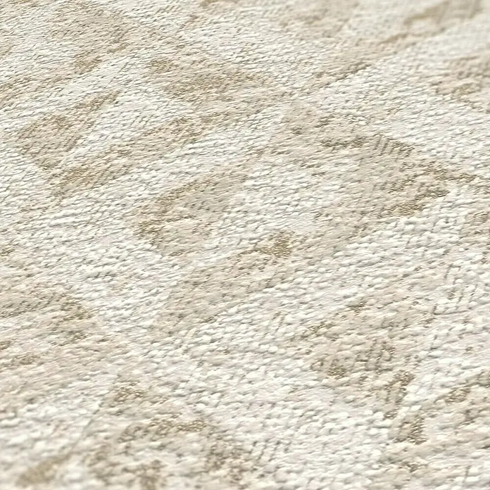 A.S. Création Jade 2 Vliestapete - Weiß-Gold, Grafisch, 10,05 x 0,53 m - Ein genauer Blick auf die Textur eines beigen Teppichs, der ein subtiles, abstraktes Muster aufweist. Das Design verleiht dem Teppich eine einzigartige Note.