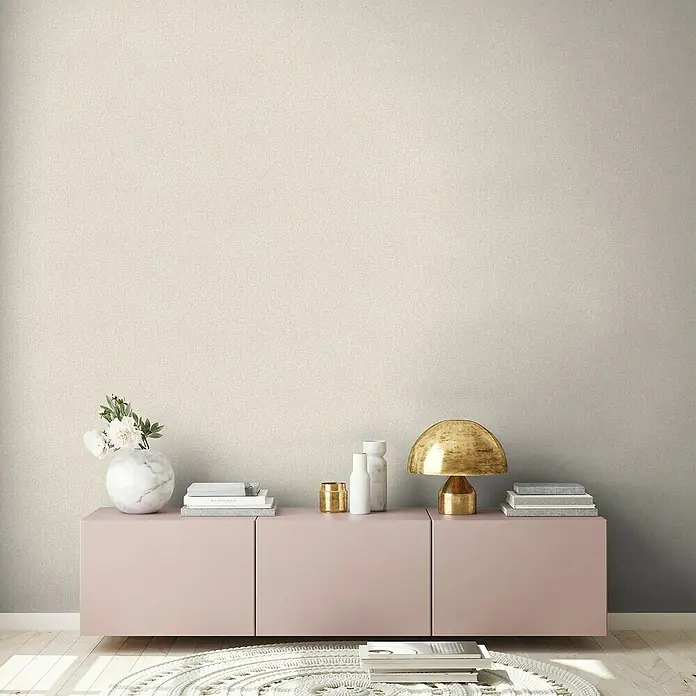 A.S. Création Famous Garden Vliestapete - Taupe-Beige-Grau, Uni, 10,05 x 0,53 m - Stilvolles Sideboard in zartem Rosa mit Deko-Elementen, ideal für moderne Wohnräume. Perfekt für das stilvolle Ambiente in Ihrem Zuhause!