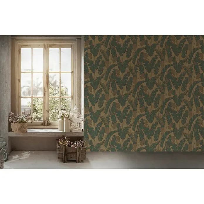 A.S. Création Jade 2 Vliestapete Blätter - Beige-Grün-Schwarz, Floral, 10,05 x 0,53 m - Elegantes Interieur mit floral gemusterter Tapete, Fenster und dekorativen Elementen, die ein harmonisches und stilvolles Raumambiente schaffen.