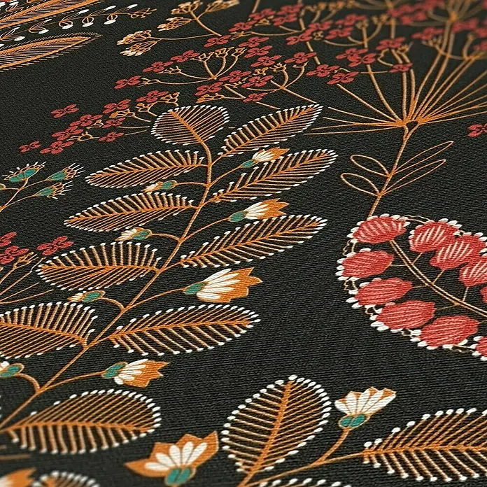 A.S. Création Famous Garden Vliestapete - Schwarz-Bunt-Petrol, Floral, 10,05 x 0,53 m - Nahaufnahme eines Stoffmusters mit floralen Motiven in Rot, Orange und Weiß auf schwarzem Grund.