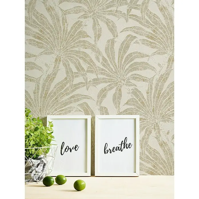 A.S. Création Jade 2 Vliestapete Pflanzen - Beige-Gold-Silber, Floral, 10,05 x 0,53 m - Elegante Wanddeko mit botanischem Muster, ergänzt durch inspirierende Kunstdrucke "Love" und "Breathe", die eine beruhigende Atmosphäre schaffen.