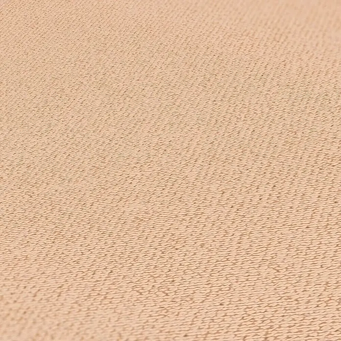 A.S. Création Jade 2 Vliestapete - Rosa-Orange, Uni, 10,05 x 0,53 m - Nahaufnahme eines hellbraunen Stoffes mit feiner Textur, der eine weiche und warme Oberfläche zeigt.