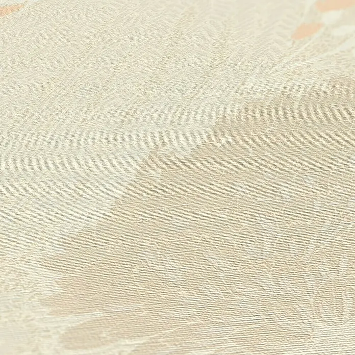 A.S. Création Famous Garden Vliestapete - Beige-Creme-Rosa, Floral, 10,05 x 0,53 m - Nahaufnahme einer strukturierten Tapete in Beige mit dezentem Muster, ideal für Wohnräume mit sanfter und eleganter Atmosphäre.