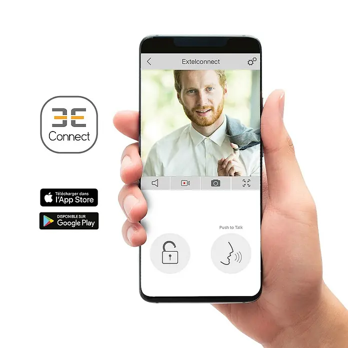 Extel Farb-Video-Türsprechanlage Connect 2 - 2-Draht-Technik, Bildschirmgröße: 7″, 800 x 480 Pixel, Extel Connect App - Nahaufnahme eines Smartphones mit der Extelconnect App, das ein Live-Video zeigt, gehalten in einer Hand.