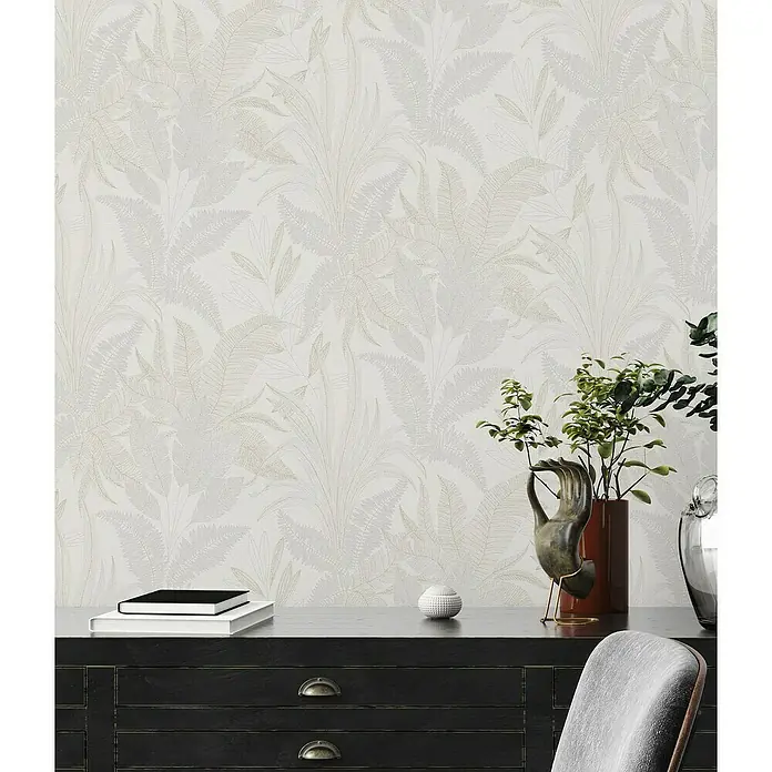 A.S. Création Stories of Life Vliestapete Dschungel - Creme-Beige, Floral, 10,05 x 0,53 m - Nahaufnahme einer detailreichen Blattmuster-Tapete in dezenten Farbtönen, ideal für eine elegante Wandgestaltung.