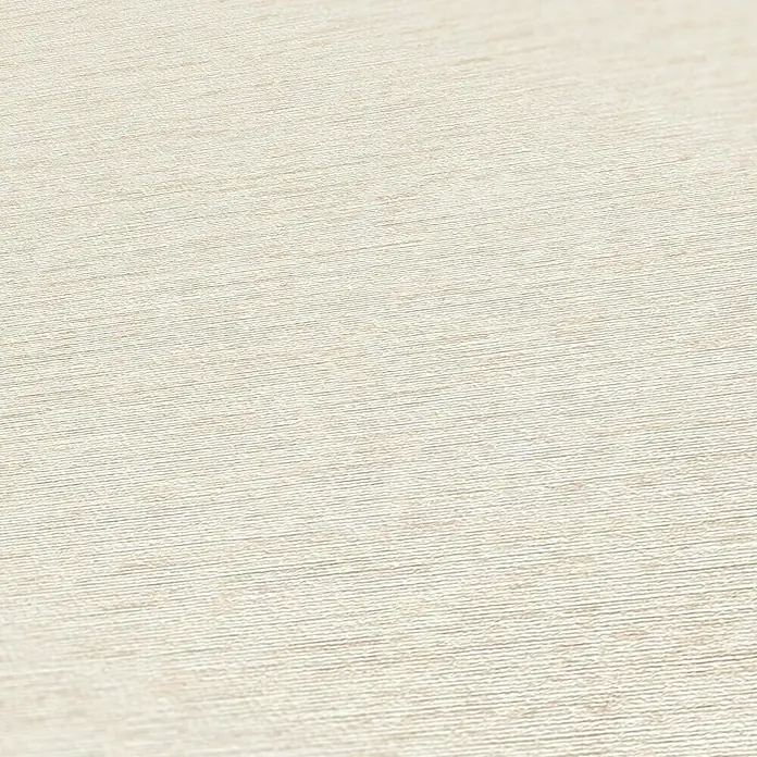A.S. Création Famous Garden Vliestapete - Creme-Weiß-Beige, Uni, 10,05 x 0,53 m - Nahaufnahme eines strukturierten, hellbeigen Hintergrunds, der an Stoff oder Papier erinnert, ideal für Texturen oder subtile Hintergründe.