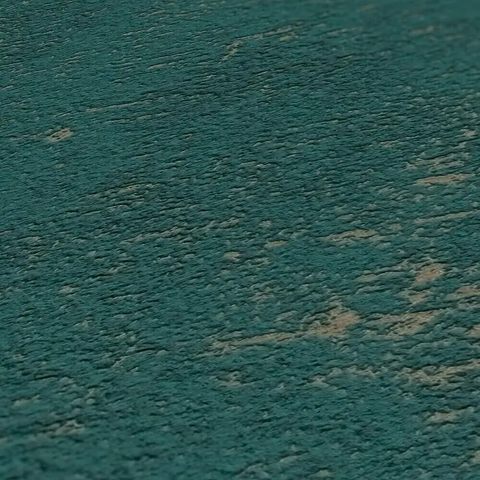 A.S. Création Jade 2 Vliestapete - Petrol-Gold, Uni, 10,05 x 0,53 m - Detailaufnahme einer strukturierten, blaugrünen Oberfläche mit Abnutzungserscheinungen, ideal für Hintergründe und Texturen.