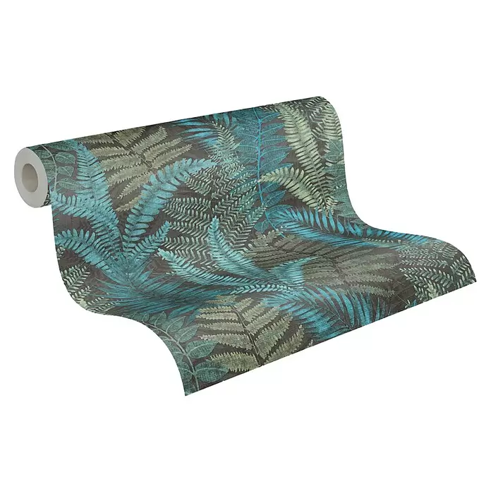 A.S. Création Famous Garden Vliestapete - Schwarz-Blau-Grün, Floral, 10,05 x 0,53 m - Rolle Tapete mit grünem und blauem Farnmuster auf dunklem Hintergrund, teilweise abgerollt.