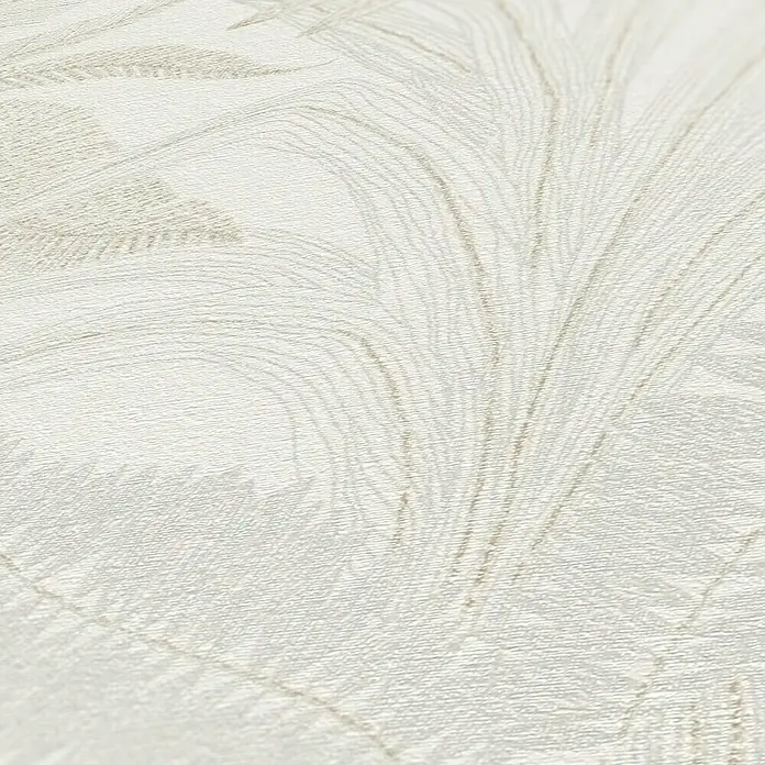 A.S. Création Stories of Life Vliestapete Dschungel - Creme-Beige, Floral, 10,05 x 0,53 m - Nahaufnahme eines strukturierten, weißen Stoffes mit einem zarten Blattmuster, das Eleganz und Textur vereint.