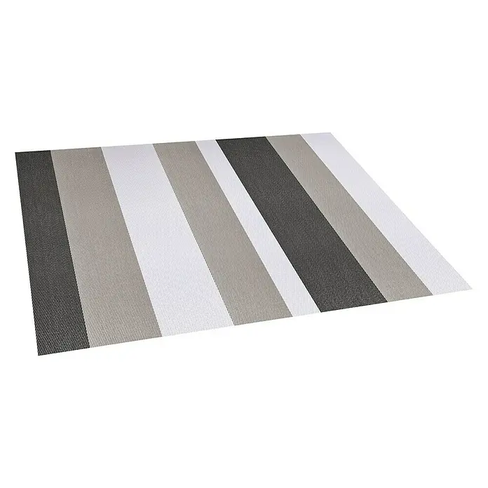 Alfombra de vinilo Living Stripes - Gris, 180 x 120 cm - Esta foto muestra un camino de mesa moderno con un elegante patrón de rayas en tonos de gris, blanco y beige sobre un fondo negro.