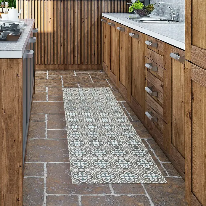 Alfombra de vinilo Croma Hidra topo - 200 x 60 cm - Un corredor de cocina con un diseño floral sobre un suelo de baldosas, que añade un toque elegante a la decoración de la cocina.