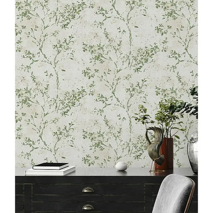 A.S. Création Stories of Life Vliestapete Zweig - Beige-Grün-Gold, Floral, 10,05 x 0,53 m - Eine Nahaufnahme einer Wand mit Blattmuster-Tapete, die eine elegante und natürliche Atmosphäre schafft.