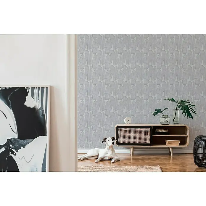 A.S. Création Stories of Life Vliestapete - Helles Braungrau, Floral, 10,05 x 0,53 m - Elegantes Interieur mit einer stilvollen grauen gemusterten Tapete, einem hellen Holzschrank und einem entspannten Hund.