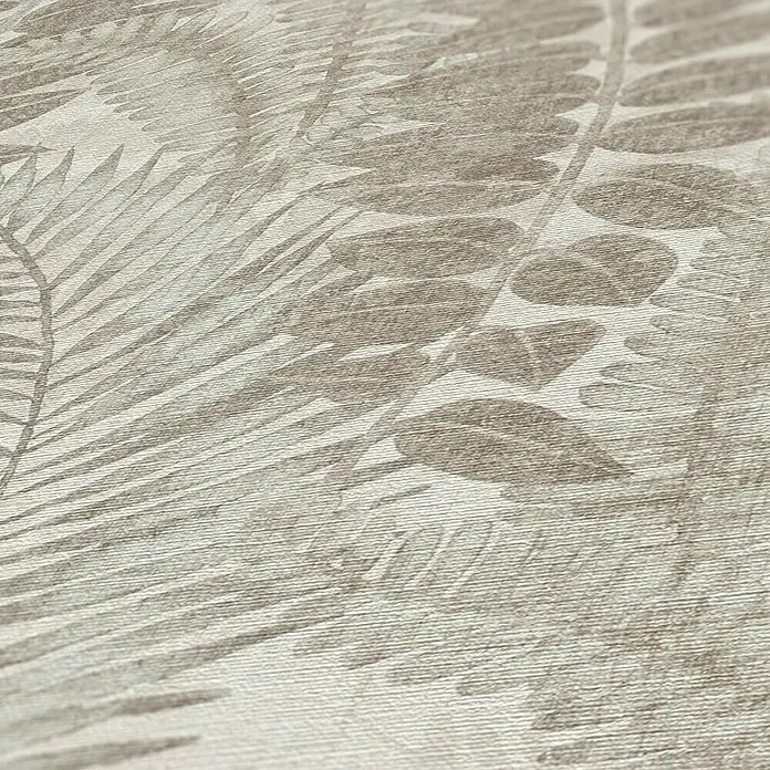 A.S. Création Famous Garden Vliestapete - Grau-Beige-Taupe, Floral, 10,05 x 0,53 m - Nahaufnahme einer stilvollen Tapete mit einem dezenten Blätterdesign, das eine natürliche und elegante Atmosphäre schafft.