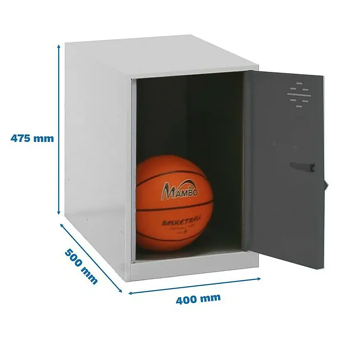 Simonrack Simonlocker Taquilla Mini - L x An x Al: 50 x 40 x 47,5 cm, Número de puertas: 1 ud., Gris/Antracita - Un casillero metálico gris con una puerta abierta, que contiene una pelota de baloncesto naranja, se muestra con sus dimensiones.