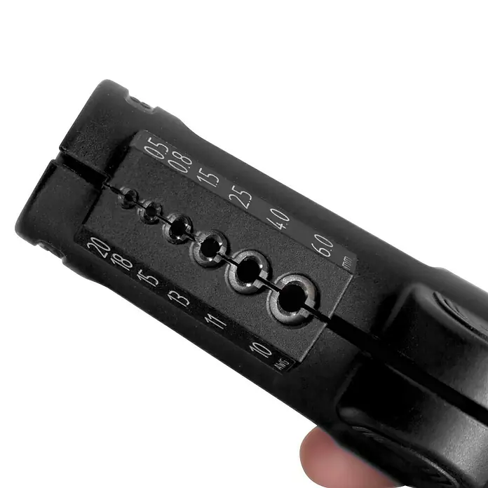 Wiha Abisolierwerkzeug für Rundkabel - Passend für: Abisolierbereich Querschnitt 0,5 - 6,0 mm² - Nahaufnahme einer schwarzen Abisolierzange mit verschiedenen Größen für Kabel und Drähte.