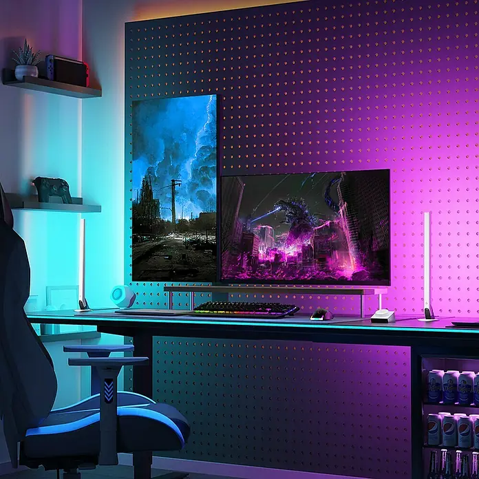 Govee LED-Tischleuchte Gaming Light Bars H6047 - L x B x H: 9 x 19,5 x 44 cm, RGBW - Gaming-Setup mit stylischem Schreibtisch, Monitor mit Godzilla-Szene, blauer Kunst und cooler LED-Beleuchtung für ein immersives Spielerlebnis.