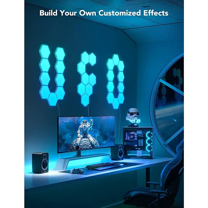 Govee Erweiterungs-Set Glide Hexa Light Panels Expansion H1061002 - Weiß - Ein Gaming-Setup mit anpassbaren LED-Panels, die an der Wand angebracht sind und ein individuelles Design erzeugen.