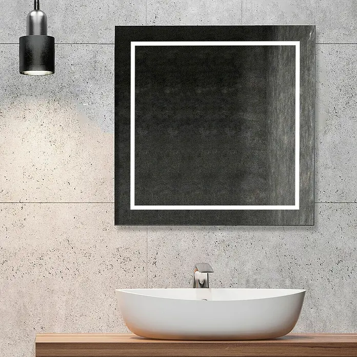 Camargue Lichtspiegel Linnea60 x 70 cm, Leuchtmittel - Ein modernes Badezimmer mit einem stilvollen, rechteckigen Spiegel mit LED-Beleuchtung über einem eleganten Waschbecken.