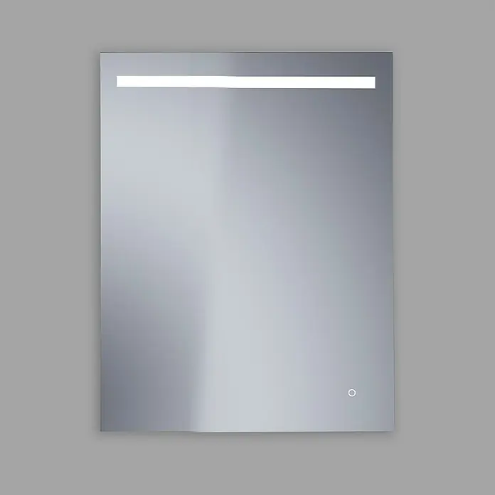 Camargue Lichtspiegel Eco One - 60 x 70 cm, Sensor - Ein moderner, rechteckiger Spiegel mit integrierter LED-Beleuchtung oben und einem runden Touch-Schalter unten für stilvolles Ambiente im Bad.