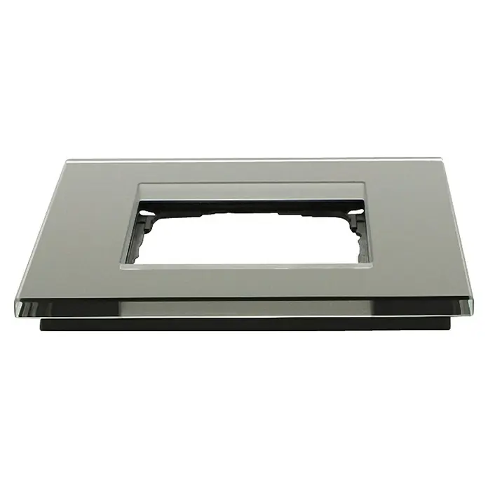 Glas-Abdeckrahmen - Schwarz glänzend, 1-fach, Passend für: Schalterserien mit dem Maße 55x55mm - Silberfarbene Blende mit rechteckiger Aussparung in der Mitte, geeignet für den Einbau in Schalter oder andere Geräte.