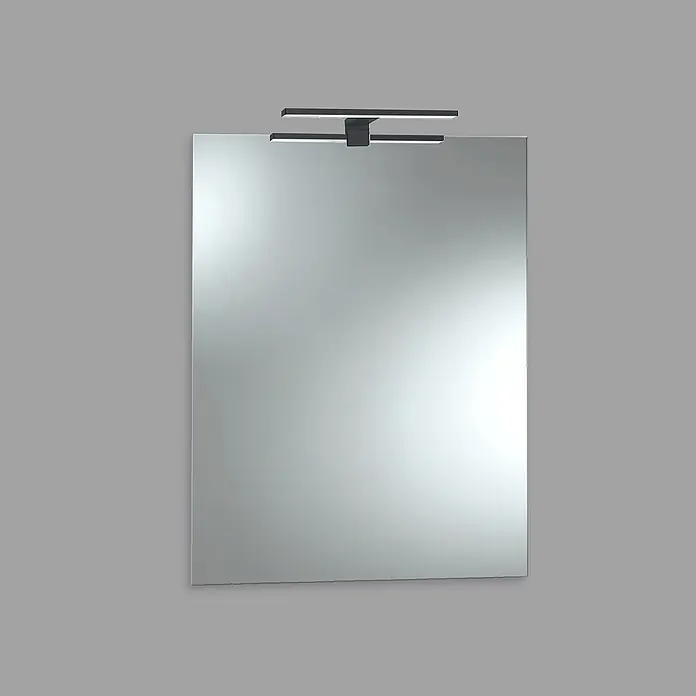 Camargue Lichtspiegel Alba - 60 x 70 cm, Schwarz, Leuchtmittel - Ein moderner rechteckiger Spiegel mit einer integrierten LED-Leuchte, ideal für Badezimmer oder Ankleidezimmer, bietet klare Sicht und stilvolle Beleuchtung.