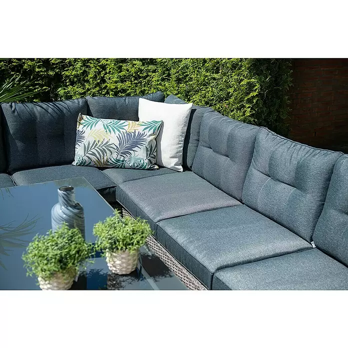 Garden Impressions Loungemöbel-Set Blue Bird - 4 -tlg., Aluminium, Polyester, Glas, Links, Grau - Dunkelgraues Outdoor-Sofa mit Kissen und Zierkissen neben einem Glastisch mit Pflanzen.