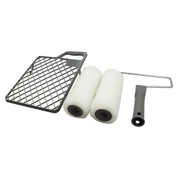Mako Farbroller-Set Wow Tools - 4 -tlg. - Nahaufnahme eines Malersets mit Farbwalzen, Farbwanne und Griff, ideal für Renovierungsarbeiten.