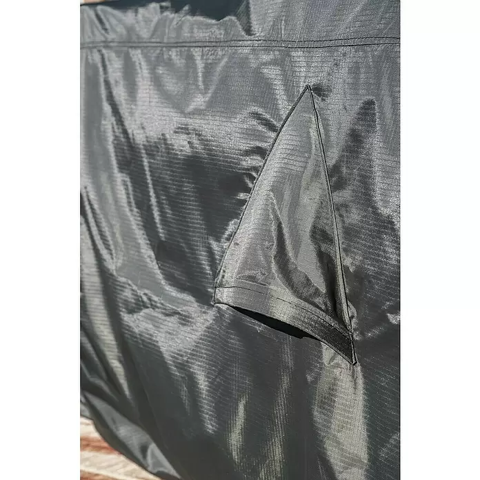 Garden Impressions Sitzgruppen-Schutzhülle - L x B x H: 245 x 190 x 85 cm, 300D Ripstop-PES-Oxford, TPU-Beschichtung, Dunkelgrau - Dunkelgrauer Ripstop-Stoff mit einer dreieckigen Klappe, gesichert mit Klettverschluss.