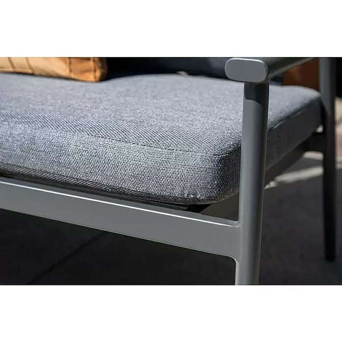 Garden Impressions Loungemöbel-Set Santiago - 5 -tlg., Aluminium, Grau/Anthrazit - Grauer Outdoor-Stuhl mit strukturierten Stoffkissen und grauem Metallrahmen.