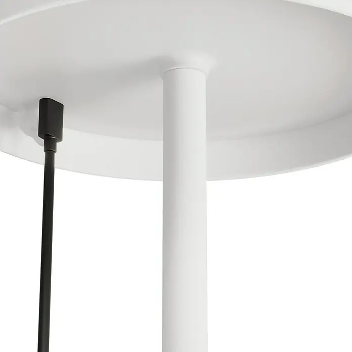 Starlux Paola Akku-Tischleuchte - 3 W, L x B x H: 11 x 11 x 36 cm, Weiß, Warmweiß - Detailansicht eines weißen Tisches mit schwarzem Kabel. Minimalistisches Design für moderne Innenräume.