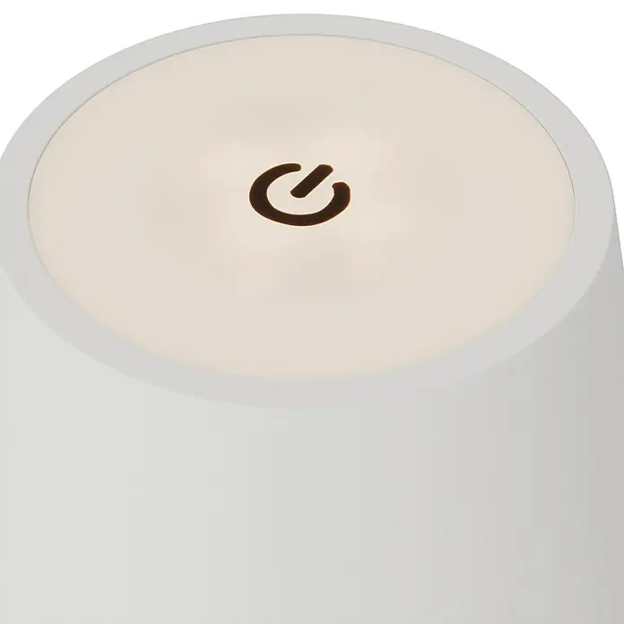 Starlux Paola Akku-Tischleuchte - 3 W, L x B x H: 11 x 11 x 36 cm, Weiß, Warmweiß - Nahaufnahme einer weißen Lampe mit einem Power-Symbol, die ein sanftes Licht ausstrahlt und eine moderne Ästhetik präsentiert.